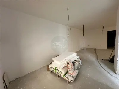 Casa individuala 4 camere 2 bai si garaj curte 500mp Sura Mare - foto 6