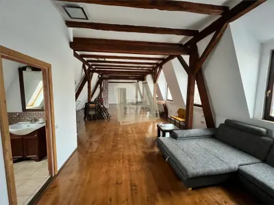 Casa renovata complet in Medias zona ultracentrala - foto 7
