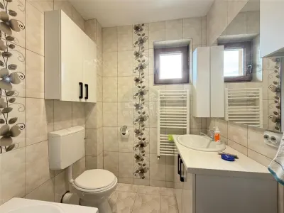 Apartament 2 camere balcon si parcare zona Gusterita - foto 8