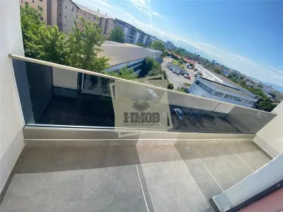 Apartament nou de lux cu 3 camere 2 bai parcare zona Centrala - foto 11