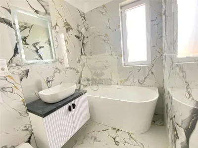 Apartament nou de lux cu 3 camere 2 bai parcare zona Centrala - foto 12