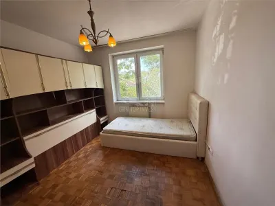Apartament cu 4 camere 2 bai si balcon etajul 1 pe Rahovei - Sibiu