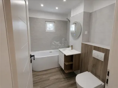 Apartament 3 camere decomandat 2 bai balcon pivnita zona Strand - foto 3