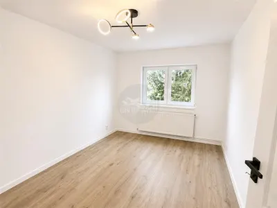 Apartament 3 camere decomandat 2 bai balcon pivnita zona Strand - foto 5