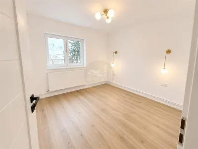 Apartament 3 camere decomandat 2 bai balcon pivnita zona Strand - foto 6