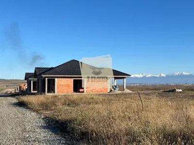 Casa cu 4 camere 2 bai si 500 mp teren in  Sura Mica - foto 7