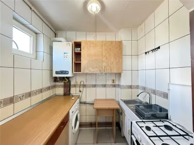 Apartament 2 camere la etajul 1 zona Tiglari - foto 3