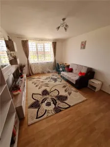 Garsoniera decomandata balcon pivnita zona Autogara Turnisor - Sibiu
