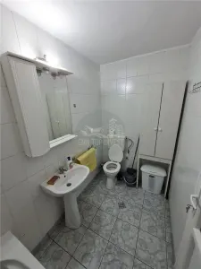 Garsoniera decomandata balcon pivnita zona Autogara Turnisor - foto 3