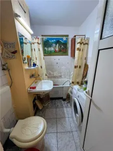 Apartament 2 camere decomandat balcon si pivnita zona Lazaret - foto 6