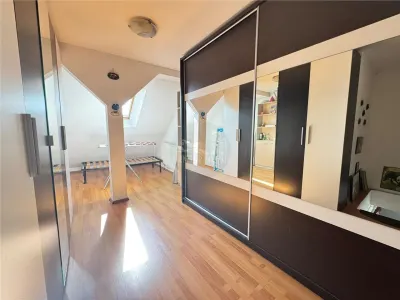 Apartament la mansarda cu 3 camere si balcon in Vasile Aaron - foto 15