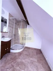 Casa ultracentrala complet renovata 6 camere 3 bai Cisnadioara - foto 25