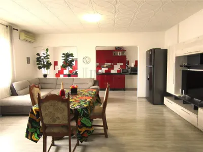 Cu mare potential! Vanzare Casa P+Pod si acoperis TIP TERASA in Ulmi. - foto 3