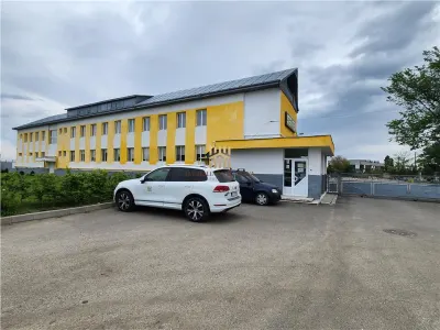 Fabrică de Vânzare în Pașcani, Iași | 5.000 mp Utili | Teren 10.000 mp | La 6 km de Nodul Rutier al Autostrăzii Moldovei A7 | Acces TIR | Rampă de Înc - Pascani