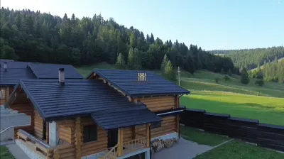 Cabană din Bușteni de Vânzare în Bucovina | Mălini | La Munte | 180 mp | Teren 1.200 mp | 4 Dormitoare cu Băi Proprii | Comision 0% - Malini