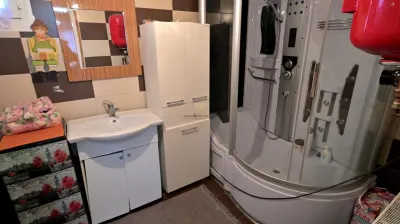 Casă de Vânzare în Gura Humorului | Aproape de Centru | 3 Dormitoare | 2 Livinguri | Construcție 2013 | Mobilată și Utilată | - foto 4