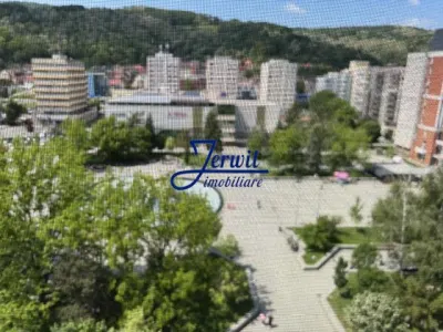 Ap 3 camere, Centru - Resita