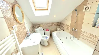 CASA 5 CAMERE 145 MP TEREN 660 MP DAMBUL ROTUND - foto 18