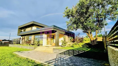 Vila individuala de lux | mobilata | NOUA | teren 1190 mp | piscina si garaj - Sibiu