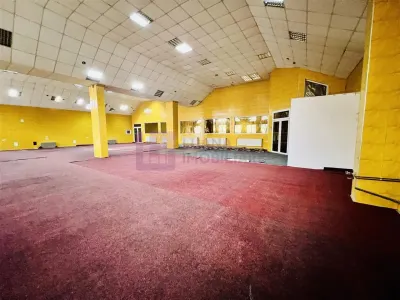 Spatiu comercial | 364 mp | curte | Central - magazin, sala sport, afterschool, loc de joaca - Sibiu