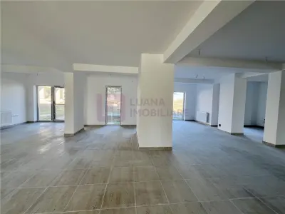 Spatiu comercial zona Vest | la strada | 2 parcari | 111 mp - Cristian