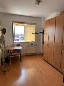 Apartament 4 camere Semidecomandat Metrou Brancoveanu - foto 2