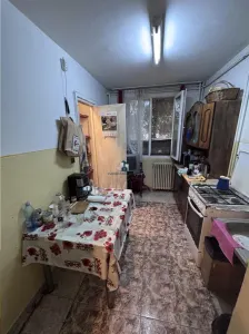 Vanzare Apartament 3 Camere Semidecomandat Berceni-Izvorul Crisului - Bucuresti