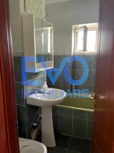 Apartament cu 3 camere de inchiriat, etaj intermediar, Nicolina - foto 3