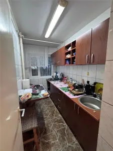 Apartament 2 camere cf 2 Semidecomandat Resita - foto 9