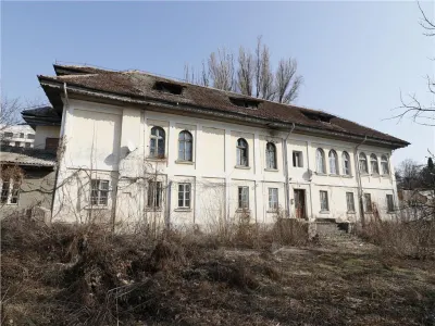 Cladire istorica- Ideal Investitie 700 mp + 3200 mp teren, Tatarasi - Spital Pascanu - foto 3