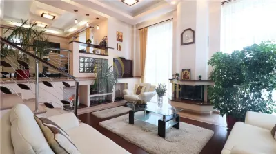 Vila exclusivista de vanzare in Iasi, design impunator,  localizare excelenta. - foto 3