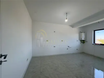 Vila individuala de vanzare in Barnova, zona retrasa si linistita - foto 4