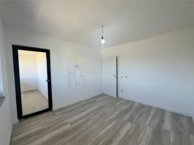 Vila individuala de vanzare in Barnova, zona retrasa si linistita - foto 10