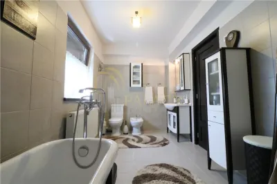 Vila individuala in Copou, 7 camere, 4 bai, garaj, beci, 280 mp util - foto 24