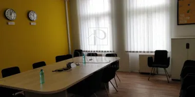 Spatiu pentru birouri -  ultracentral - zona excelenta - 220 mp - centrala proprie - Timisoara