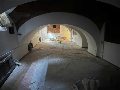 SPATIU COMERCIAL -  ZONA ULTRACENTRALA - 4 PUNCTE DE ACCES - TRIFAZIC - 380MP - AUTORIZAT ISU - foto 8