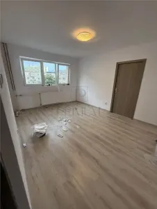Spitalul Judetean - 2 Camere - Etaj intermediar - Bloc izolat - Complet renovat - foto 2