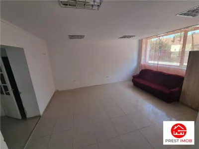 Apartament de 62 mp , parte din casa, cu intrare separata, posibil spatiu comercial, semicentral , Targu Mures - foto 3