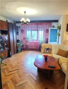 ARADULUI - 4 cam - 2 bai - 1 balcon 13mp - debara - decomandat - centrala proprie - Timisoara