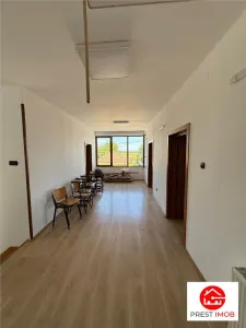 De inchiriat spatiu birouri, 10 birouri , 4 bai, garaj, 4 bai si teren 10 arii,Sancraiul de Mures - foto 15