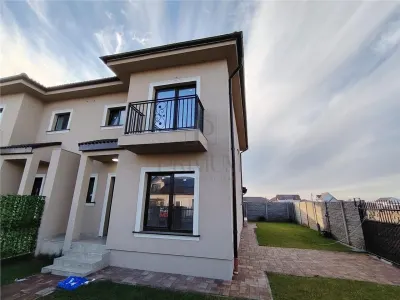 Duplex 5 camere - bucatarie inchisa - finalizat - dormitor la parter - Mosnita Noua