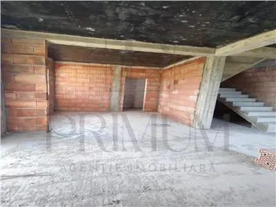 Duplex despartit prin camera tehnica - langa asfalt - compartimentare excelenta - dormitor la parter - foto 9