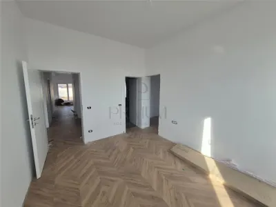 Duplex modern - zona foarte buna - interior spatios - departit prin camera tehnica - finisaje superbe - foto 7