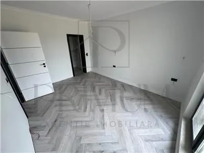 Duplex pe parter - 4 camere - spatiu mare - terasa - aproape de drumul cu 4 benzi - foto 7