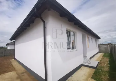 Sag- 4 camere-toate utilitatile- vatra satului - Sag