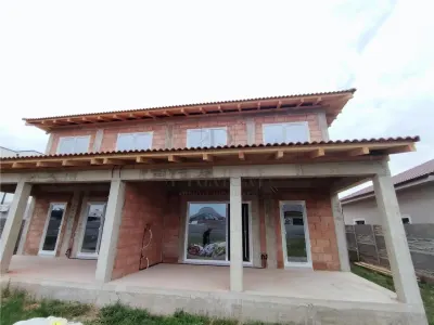 DUPLEX SPATIOS - ASFALT - POSIBILITATE CARPORT - foto 2