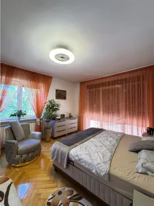 MEDICINA - 2 CAMERE - ETAJUL 2 - CENTRALA PROPRIE - RENOVAT COMPLET - BOXA IN CF - RULOURI ELECTRICE - Timisoara