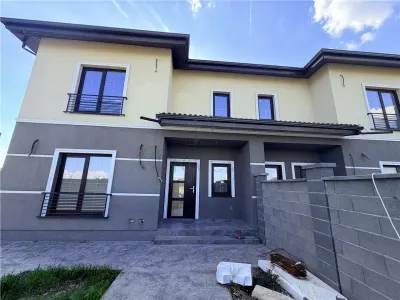 Duplex 5 camere - bucatarie separata - toate utilitatile - Mosnita Noua