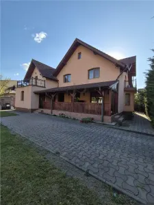 GIROC - CASA INDIVIDUALA - SPATIOASA - GARAJ - 2 FRONTURI STRADALE - ZONA EXCELELNTA - Giroc