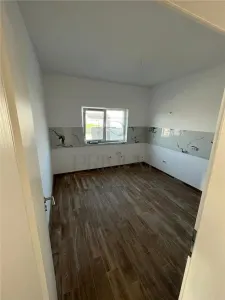 Duplex spatios - bucatarie inchisa - zona in plina dezvoltare - foto 3